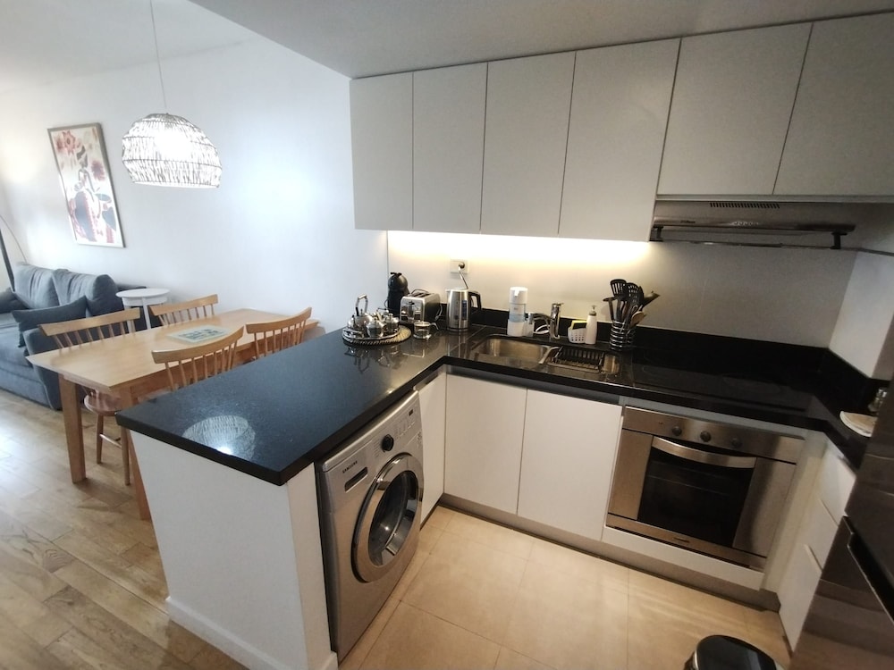 Astor Views - Modern 1BR Apartment in Nu ez