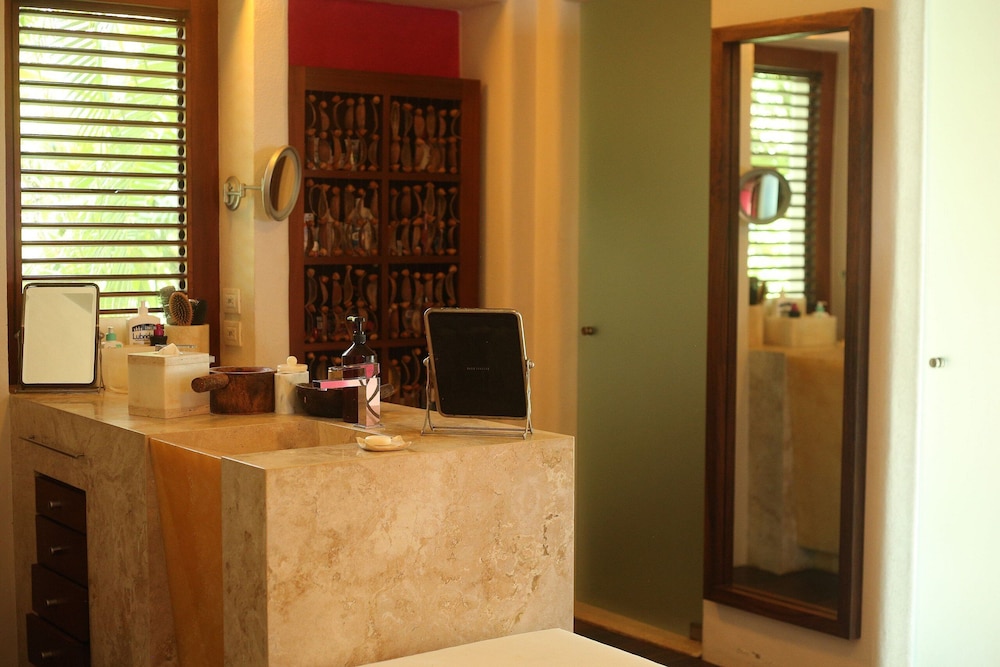 Casa Caleta - Property Image 1
