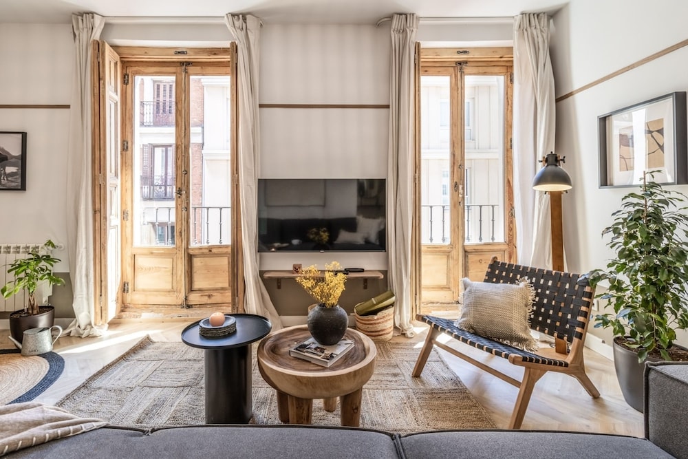 Eriste - 2 Bedrooms in Malasa a