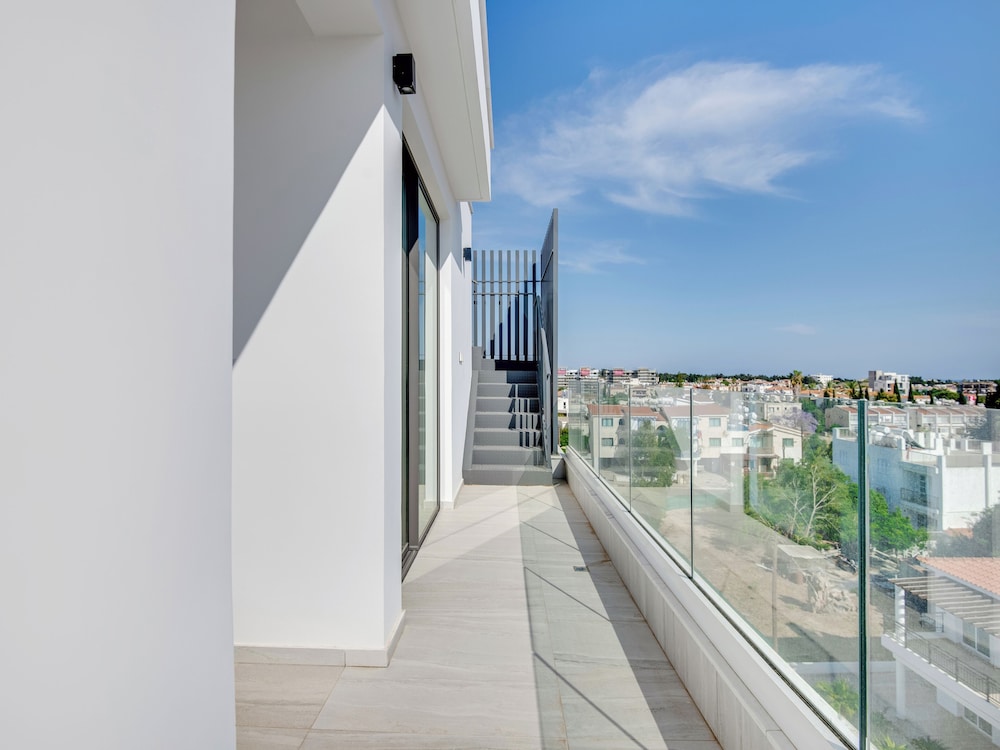 Sanders Olive Shared Pool Apartments
