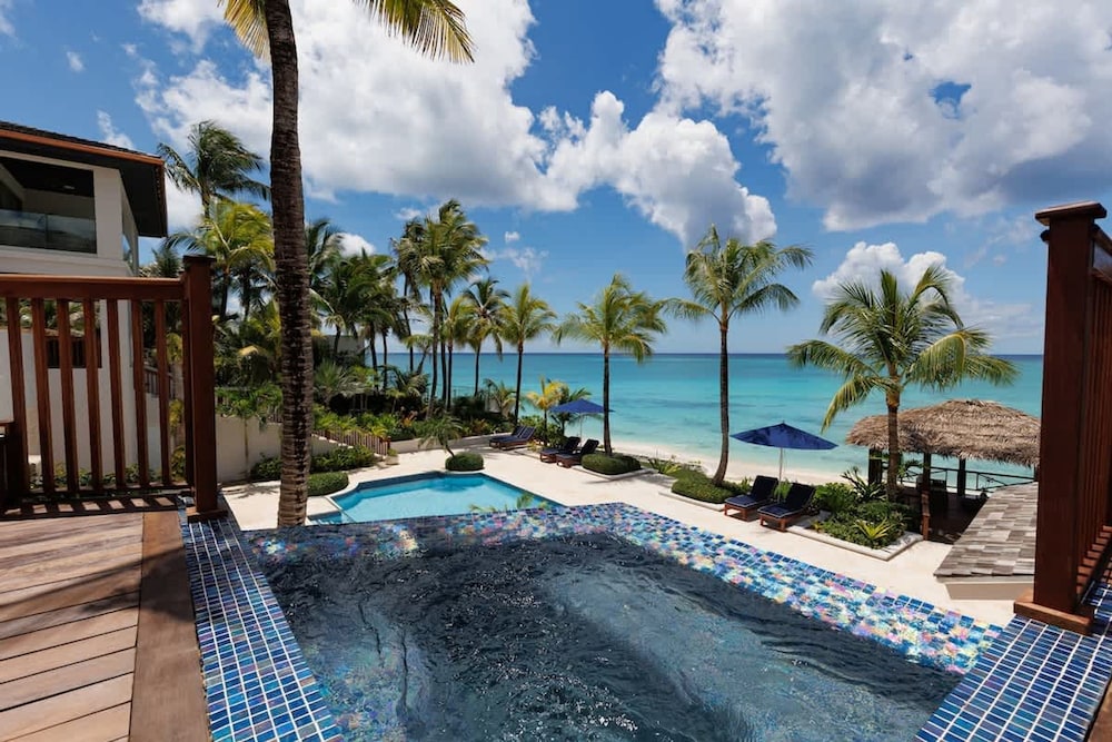 Newly Renovated Notos Cove Villa Property