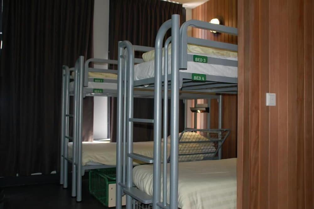 Durty Nelly's - Hostel