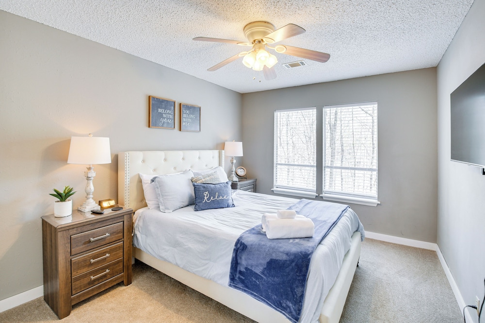 Walk to Lake & Pool: Hot Springs Village Getaway