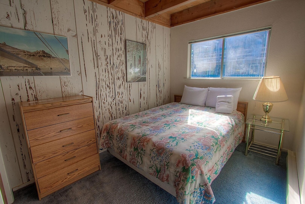 Lake Tahoe Vacations - Life's Better The Milky Way 4 Bedroom Condo by RedAwning - Property Image 4