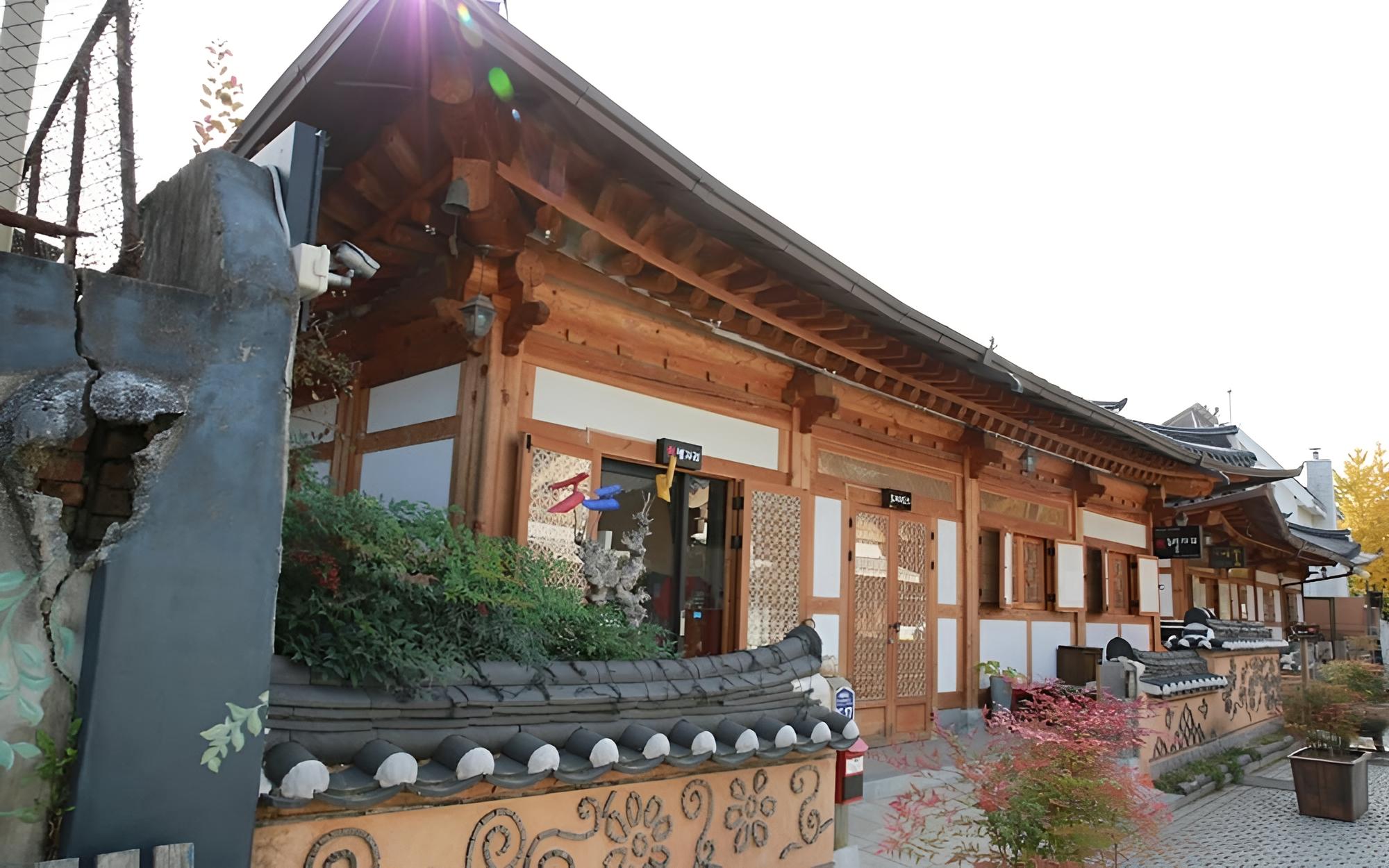 Jeonju Constellation Hanok Stay view 2