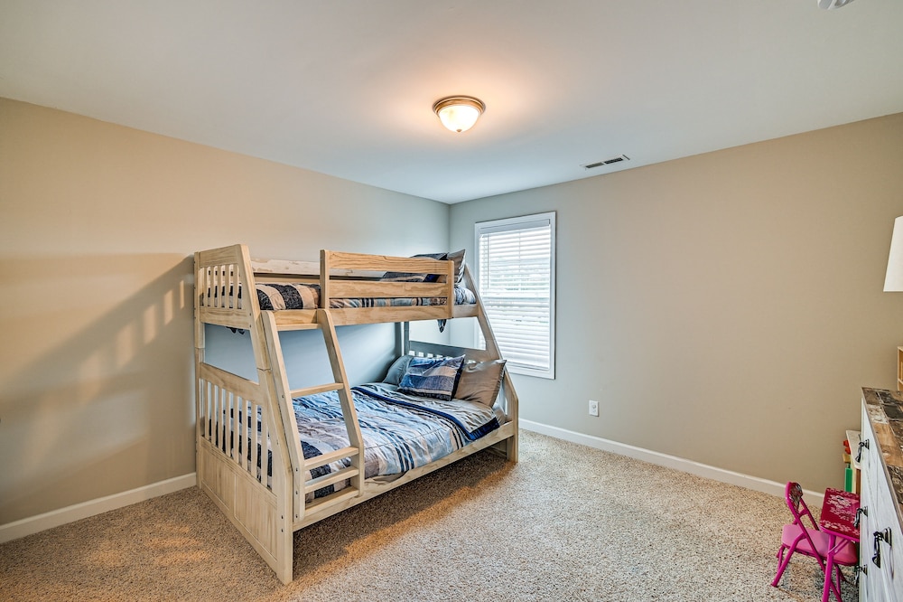 Pet-friendly Fayetteville Home w/ Hot Tub! view 4