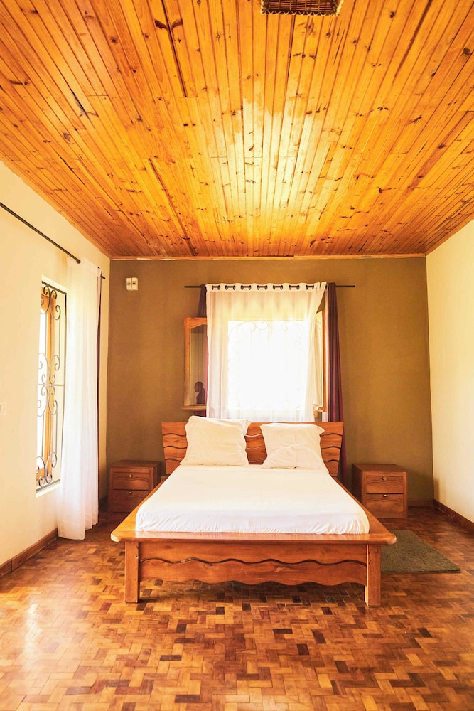 Andasibe Sifaka Lodge