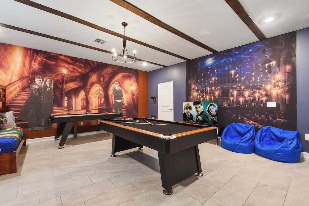 Luxury 10-bedroom Villa in Champions Gate Resort