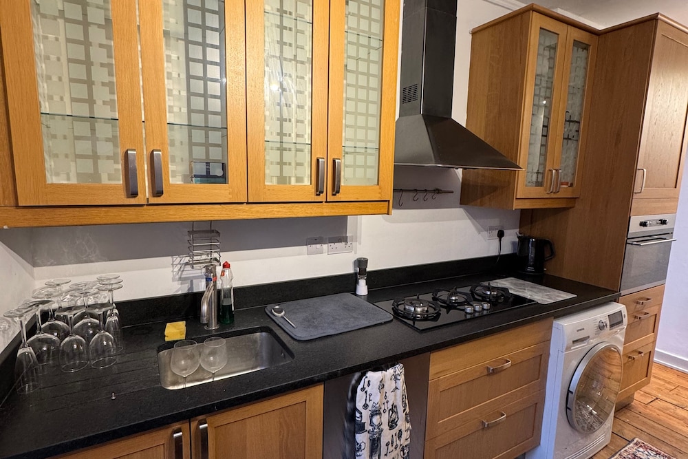 Covent Garden 1-bed Apt Sleeps 4, 7 min to Station