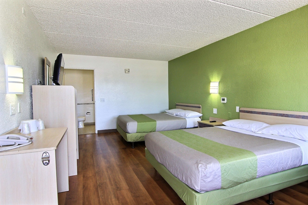 Motel 6 Austin, TX - Central Downtown UT