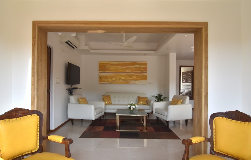 Beach Paradise Miramar Goa