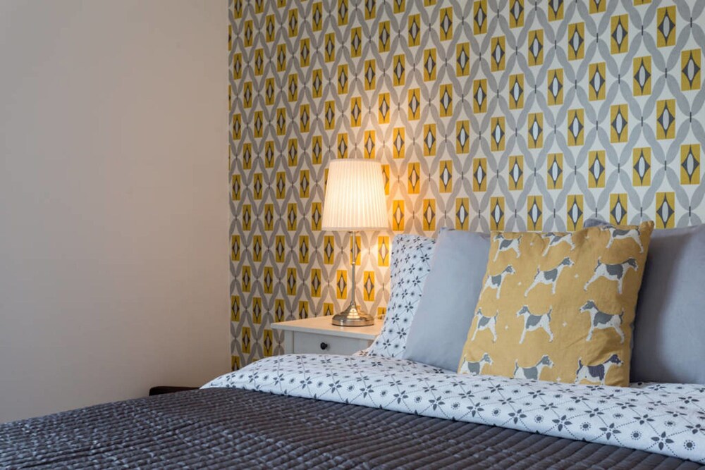 Ashton House, Luton - inhabit short stays