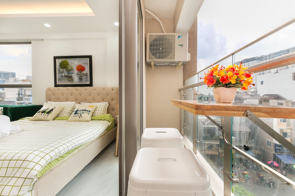 Jennifer House - Millenium Apartment