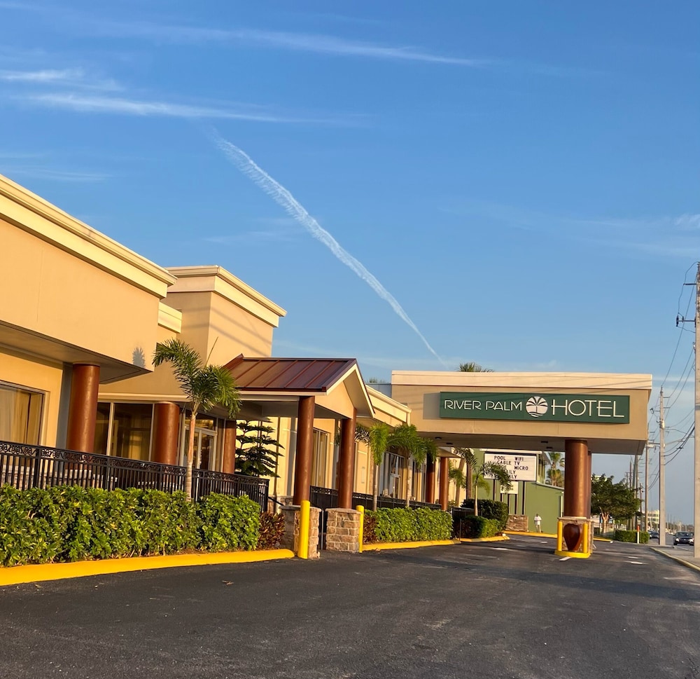River Palm Hotel