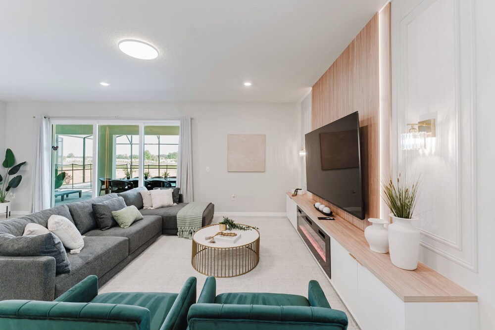 Stunning 8BR Pool Gameroom Minutes to Disney