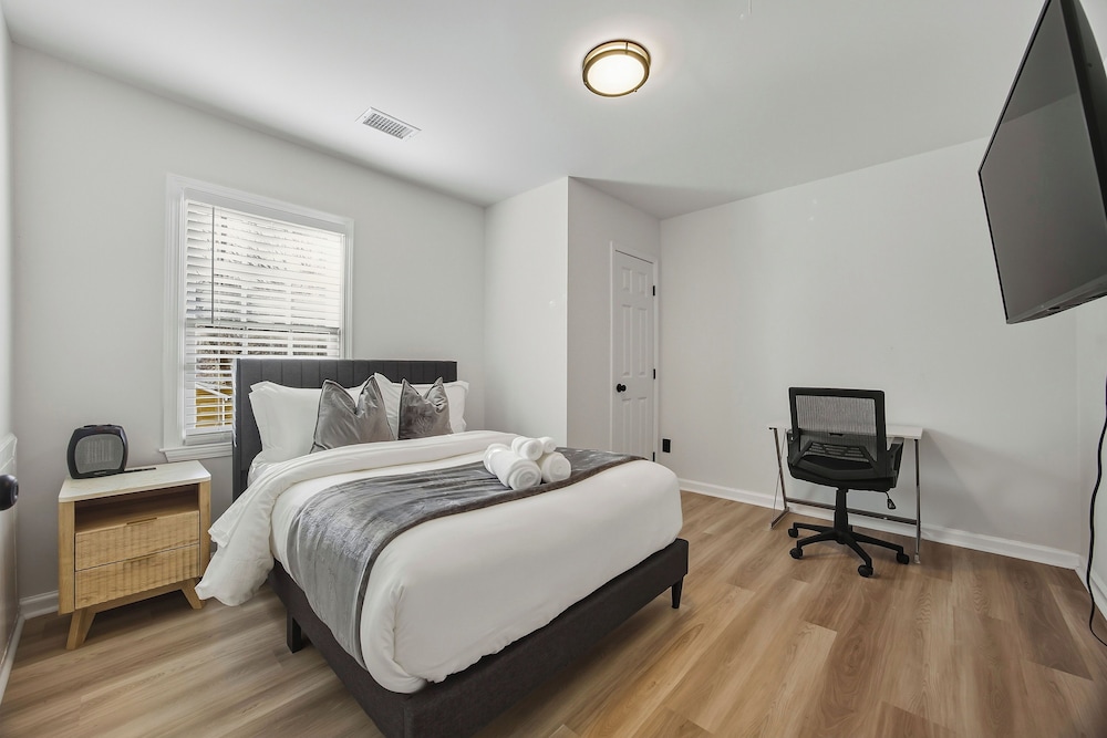 Modern Newly Renovated 3-bedroom in Historic West End