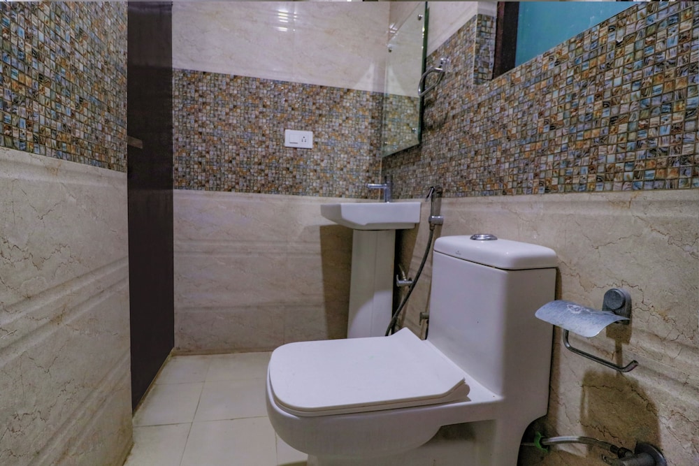 Hotel Dolphin Near IGI Airport