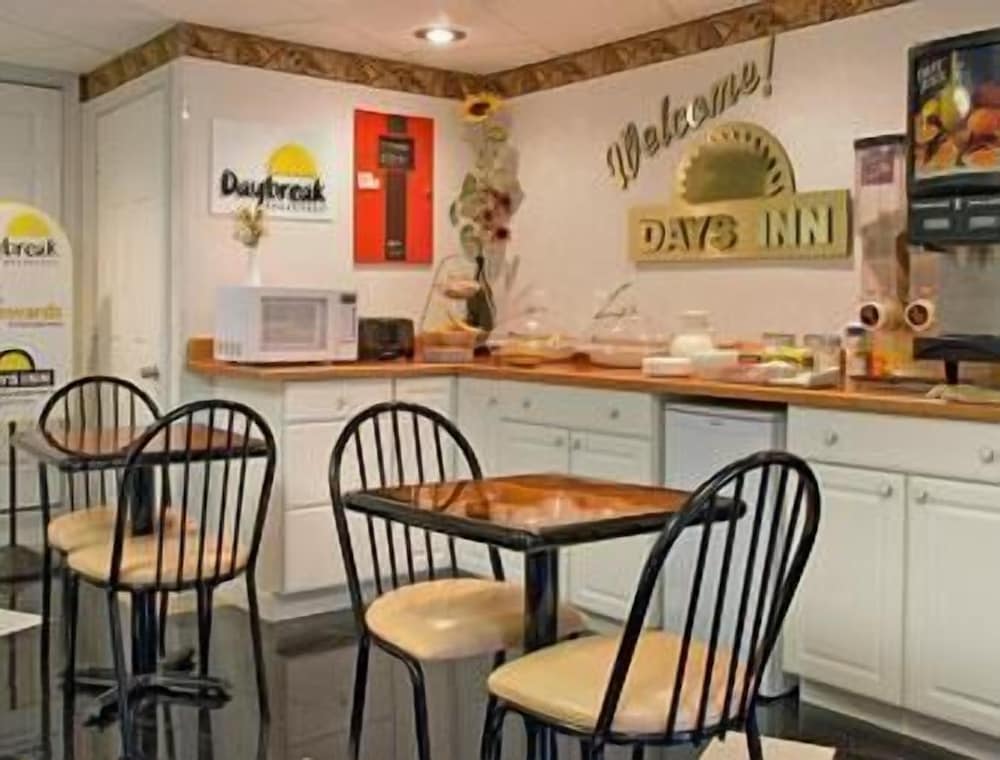 Days Inn by Wyndham Ridgefield - Property Image 6