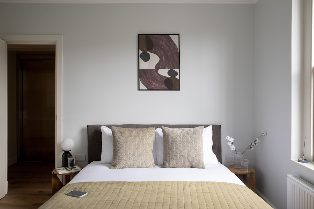Gulaid House Knightsbridge by Bob W London