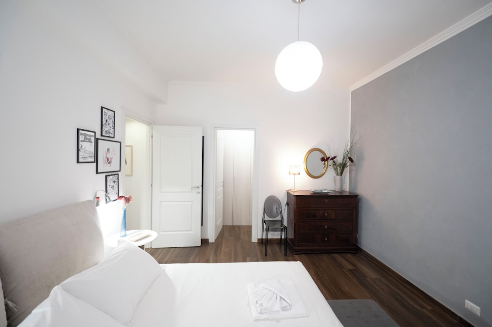 Lovely Design Apartment With Balcony 