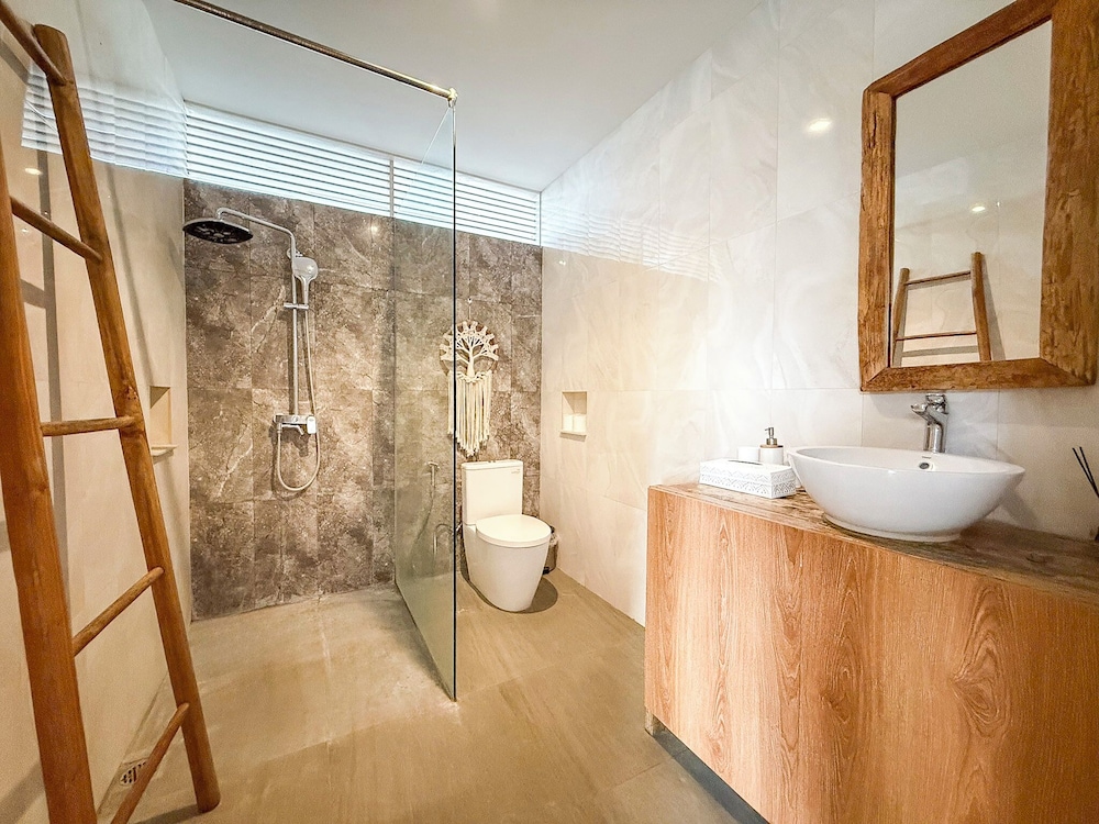 Villa St Calyx by DVH Luxe Retreats 3BR