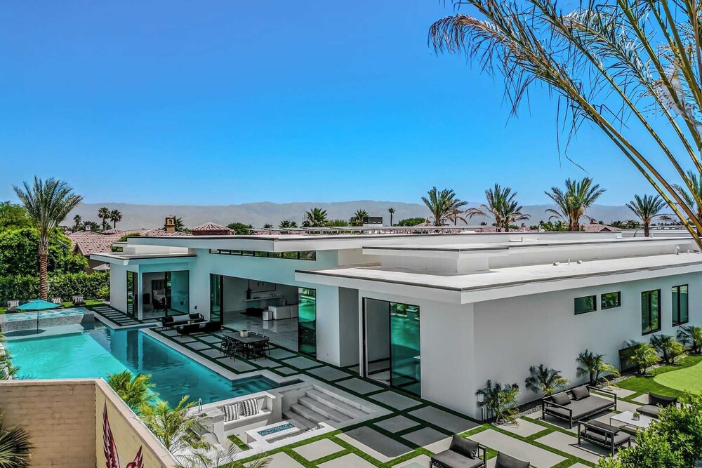 Indio Stay w/ Exclusive Amenities Pool, Hot Tub, Spa, Firepit Bravo Villa #16 by Avantstay