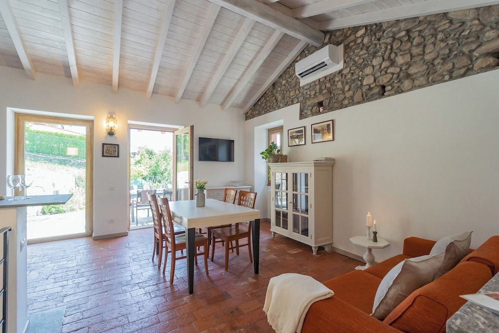 Villetta Abbazia Acqua Dolce - With Stunning Terrace by Rent all Como