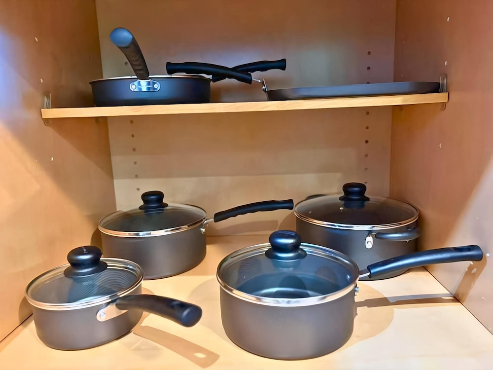 Well-Equipped 2BR - Greenbay 301