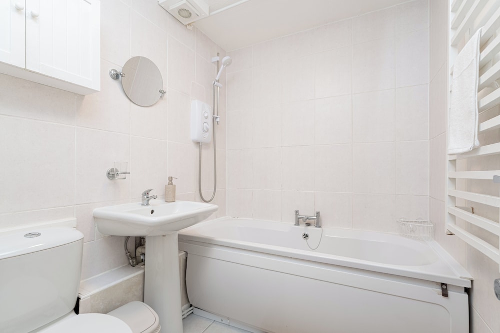 Canadawater-2bedroom-1bathroom-free Parking