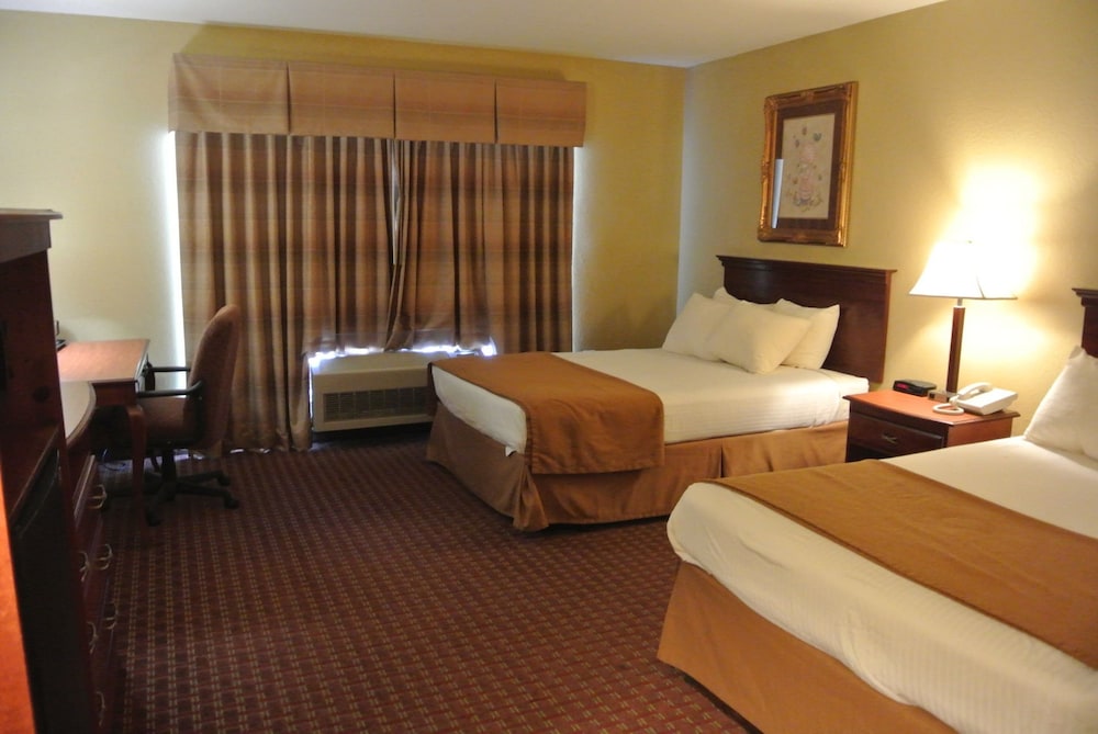 Quality Inn & Suites Carthage near Precious Moments Chapel