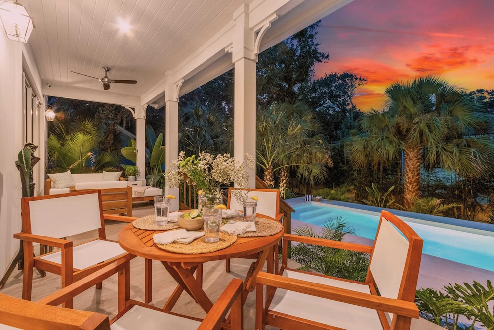 Serenity at Surfside by Avantstay Pool, Porches, Fire Pit & Arcade Near Vilano Beach