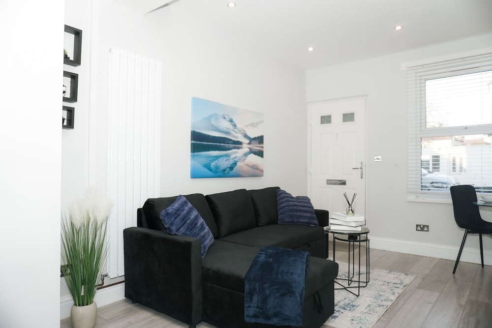 3 Bed-sleeps 7-garden-parking-town Centre