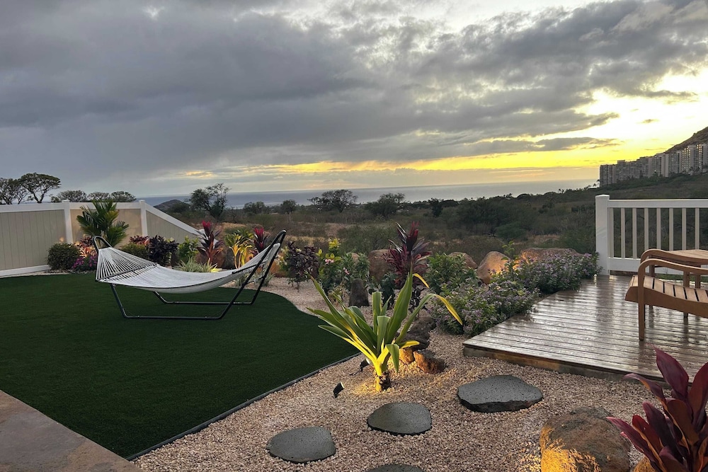Sleeps 16, 2 Homes Ocean Views, Shared Pool + Gym, Near the Beach Avantstay
