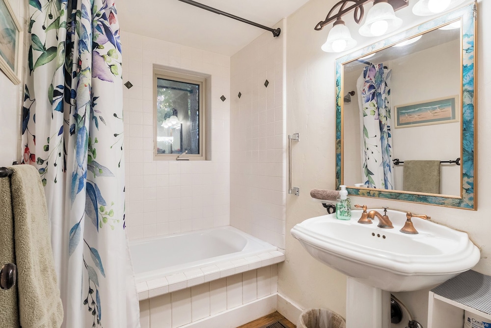 Carnelian Bay Getaway