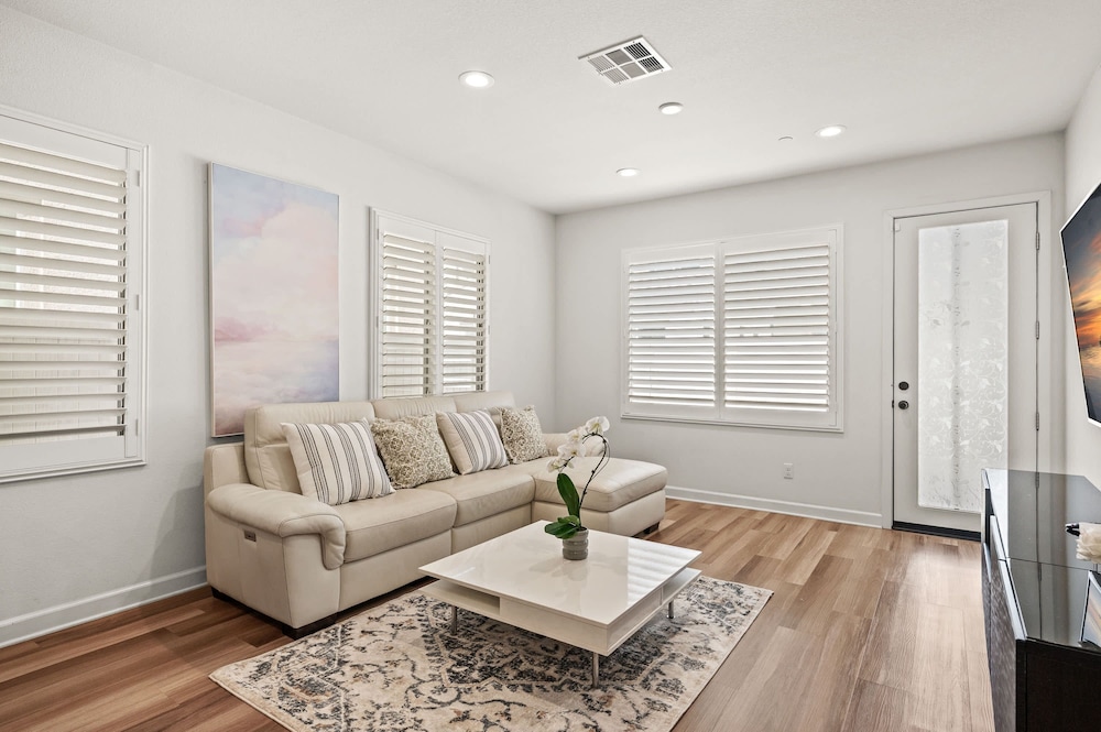 Comfort Style Home Near the Airport