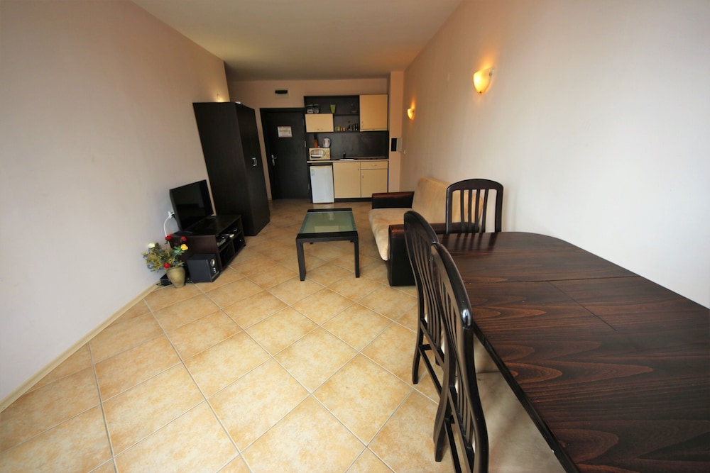 Menada Sunset Beach 4 Apartments