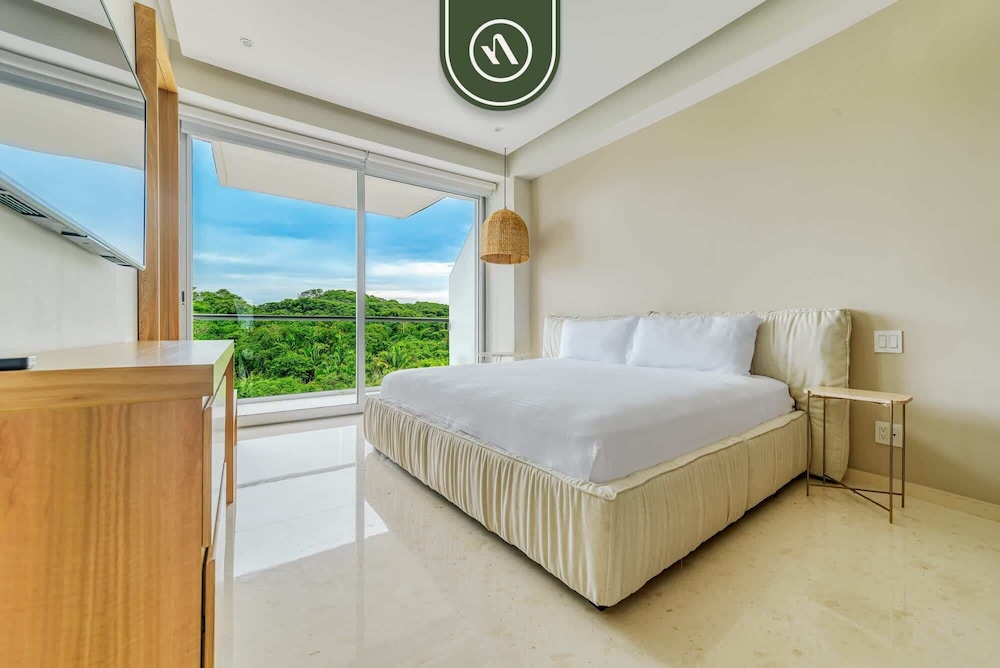 New 3BR Condo - Oceanview Terrace - Private Beach