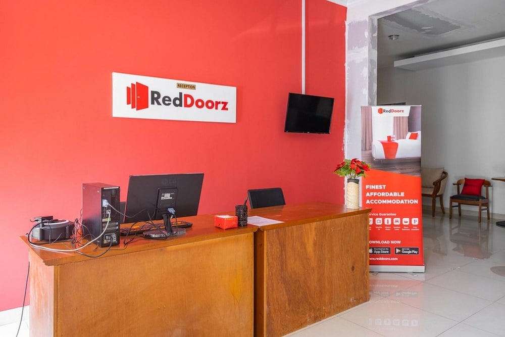 RedDoorz near Siloam Karawaci 3 view 5