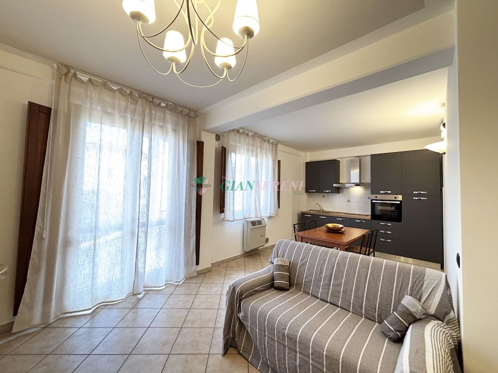 Central Area Close to the Beach-rif Palme