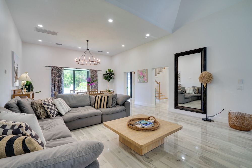 7 Mi Fort Myers Beach: Luxe 'mai Tai Villa'