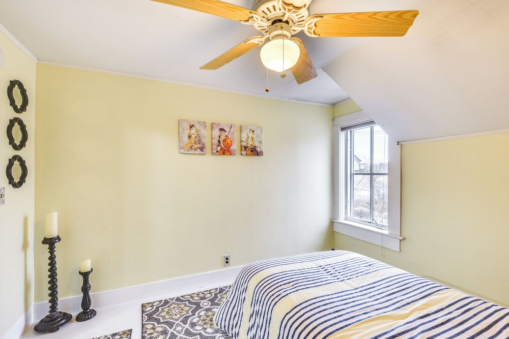 3 Blocks to Lake Ontario: Getaway in Cape Vincent!