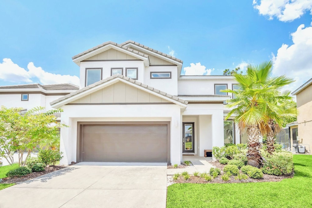 Garden View 6BR Escape With Pool, Hot Tub & Games