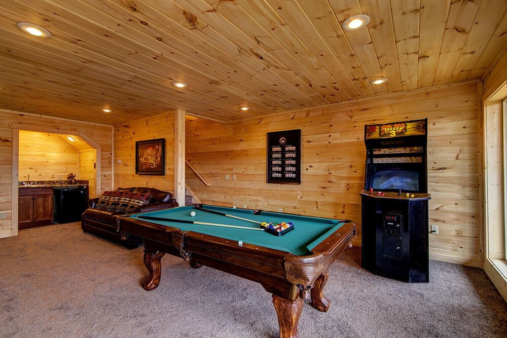 Critter Cove - 2 Bedrooms, 2 Baths, Sleeps 10 Home by RedAwning