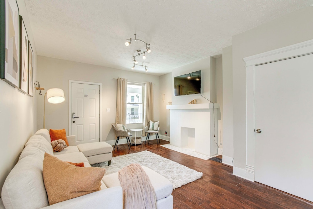 6 Mi to Ohio State: Walkable Home in S Columbus!