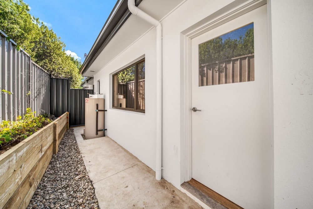 Cosy Kambah 1 Bedroom Near Shops & Parks