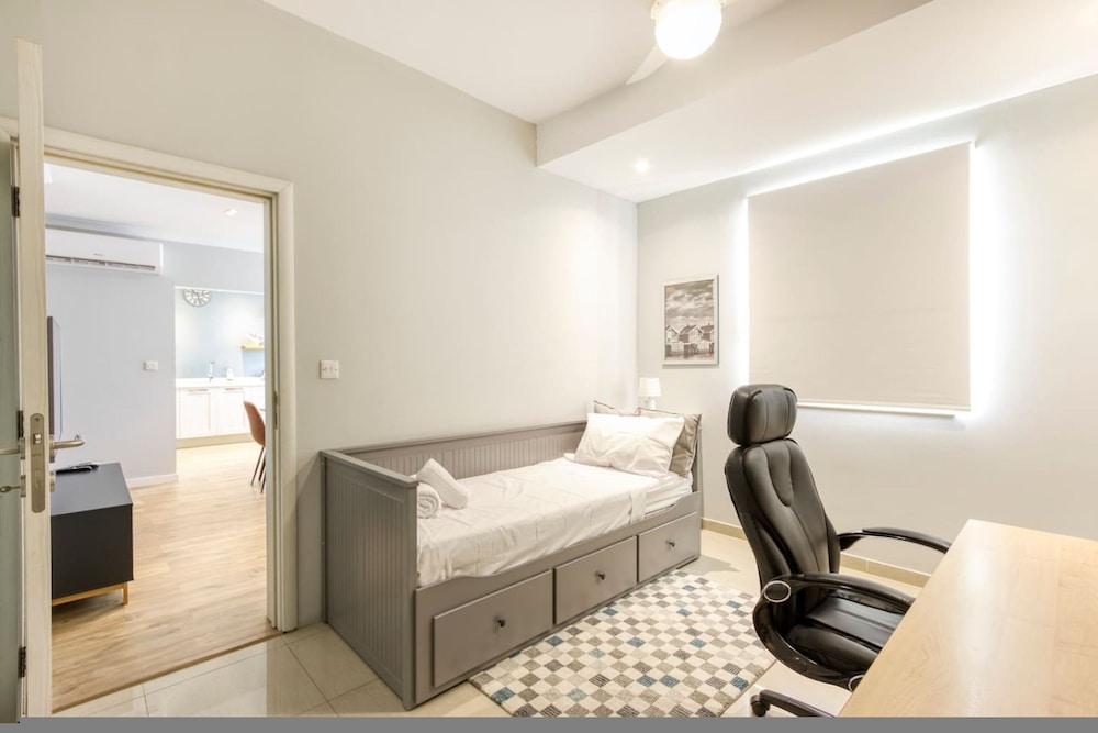 Central Msida Apartment Workspace Wi-fi A C