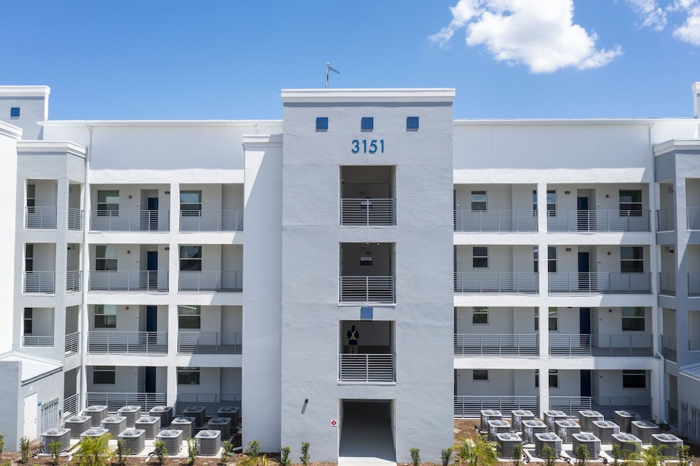 Gorgeous 3Bd/2Ba Condo Close to Disney @StoreyLakeResort 108 3151 - Image 1