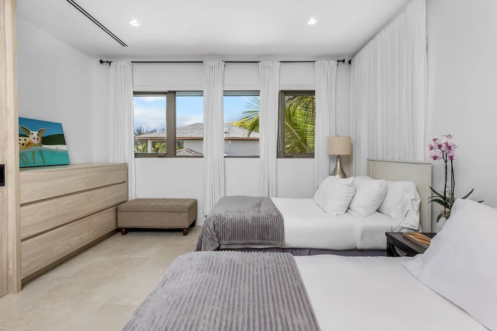 Newly Renovated Notos Cove Villa Property