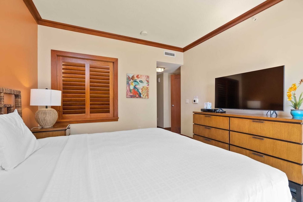Beachfront Condo at Beach Villas at Ko Olina Hale Hoaloha by Avantstay