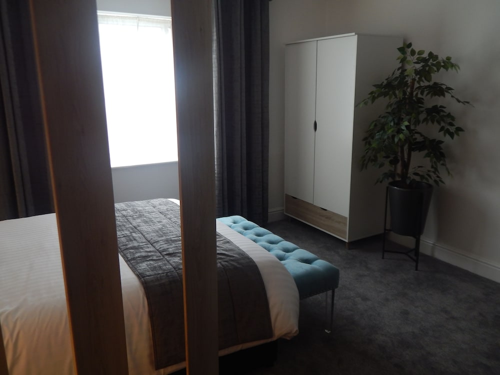 River Court Apartments LETS